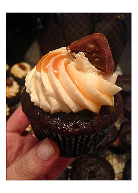 Cupcakes & Couture UPDATED Snickers Cupcakes