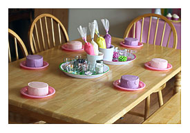 Grace’s Cake Decorating Party – Glorious Treats