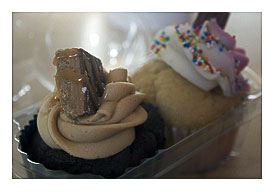 buchanan galleries cupcake bracket
