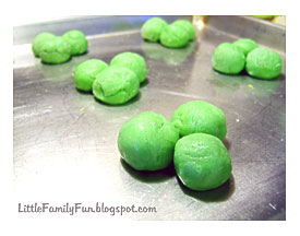 Little Family Fun Clover Cookies Without A Cookie cutter