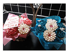 Cream Cupcake Bouquet On A Decorated Board Pink Cupcake Bouquet On A