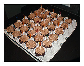 An Egg Tray Works Surprisingly Well As A Mini Cupcake Carrier