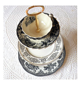 dismal_and_white_cupcake_stand_cake_plate_dessert_table_tray_wedding_candy_bar_centerpiece