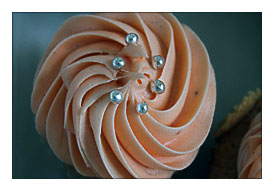 OldFashioned Cupcakes With Strawberry And Caramel Cream Cheese Icing