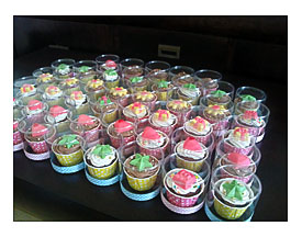 Use A Plastic Bag To Decorate Cupcakes With Party Invitations Ideas
