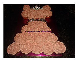 Cupcakes Recouvert De Crème Chantilly mascarpone Colorant Rose Et
