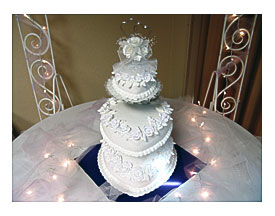 Cake Stand Has No Pillars So The Hearts Appear To Be Floating. Serves