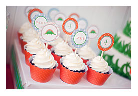 Cupcake wrappers Joanna Krispy Dips Dinosaur Cupcakes » Bella Cupcake