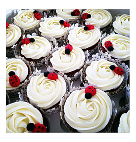 Ladybug Cupcakes On Red Velvet Awesome Cool Cupcakes Pinterest