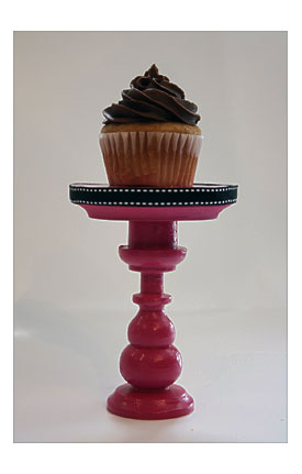 Single Cupcake Stand. PORCELAIN CUPCAKE MINI TREAT PEDESTAL STANDS