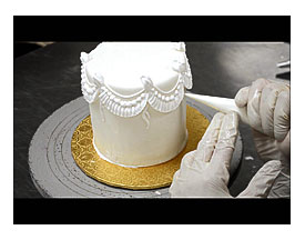 How To Decorate A Cake Cake Tutorial Video Piping On Cake