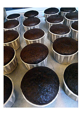 PARTY & POPCORN CUPCAKE DIY With A Free Popcorn Bucket Download