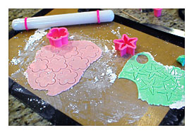 How To Make Fondant Roses, Flowers, And Royal Icing To Decorate Cakes