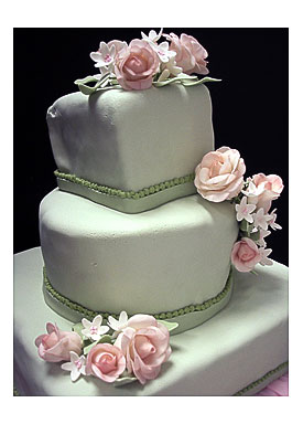 mingling cake with gum paste roses