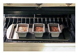 How To Bake In Mini Loaf Pans LEAFtv