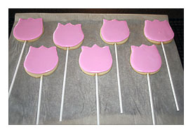 Out The Icing And Fill In The Center By Flooding The Cookie Outline