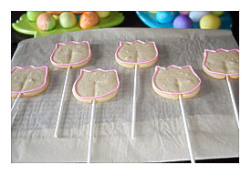Out The Icing And Fill In The Center By Flooding The Cookie Outline