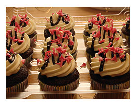 Tuxedo Cupcake Tuxedo Cupcakes With Pink