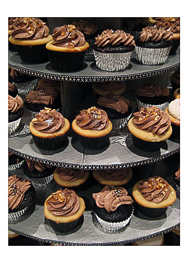 New Years Eve Scurvy & White Wedding cupcakes