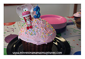 Wilton Giant Cupcake Pan & Long Loaf Pan Review & Giveaway Must