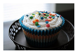 Recipe Duncan Hines Yellow Cupcakes + Wilton’s Buttercream Frosting